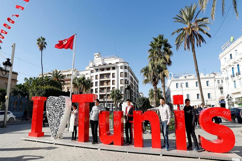 تونس: تعديل موعد حظر التجول ليبدأ من 10 مساء بدلا من 7 مساء حتى 30 إبريل