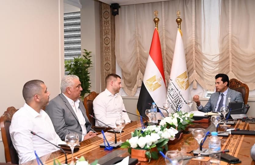 وزير الشباب يبحث مع مسئولي شركة ألمانية تسويق وتنشيط السياحة الرياضية في شرم الشيخ