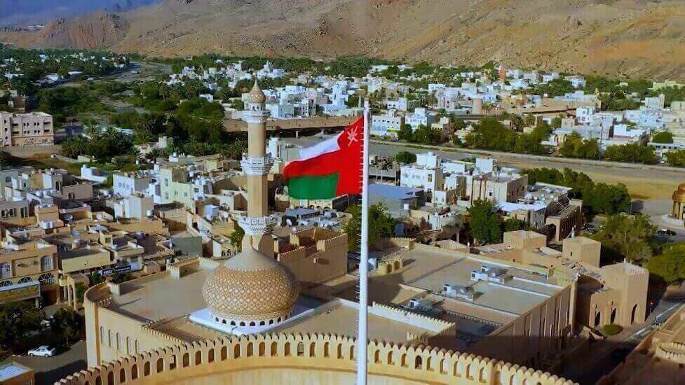 سلطنة عمان تحدث إجراءات وشروط دخول القادمين حتى 31 يناير 2022