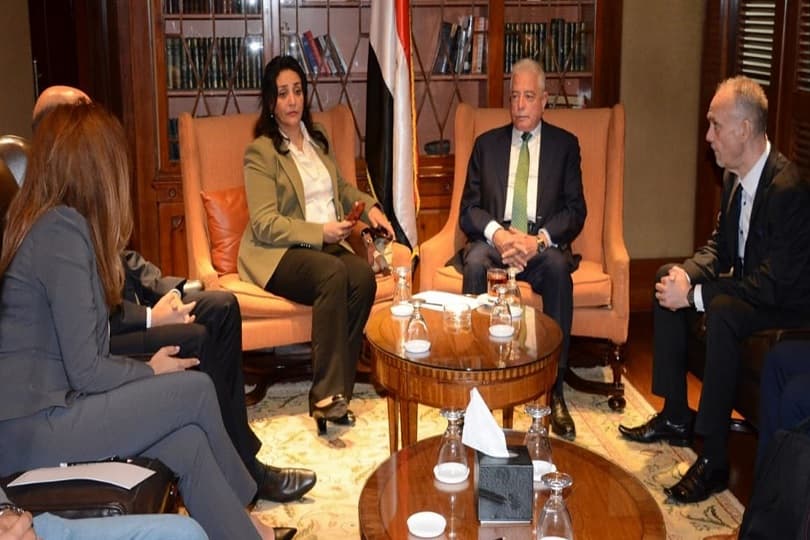 محافظا جنوب سيناء ومقاطعة هيفيز المجرية يبحثان التعاون في مجال السياحة العلاجية