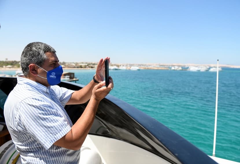 صور.. أمين عام منظمة السياحة العالمية في رحلة بحرية وزيارة لمتحف الغردقة ومراكز الغوص ومستشفى المدينة