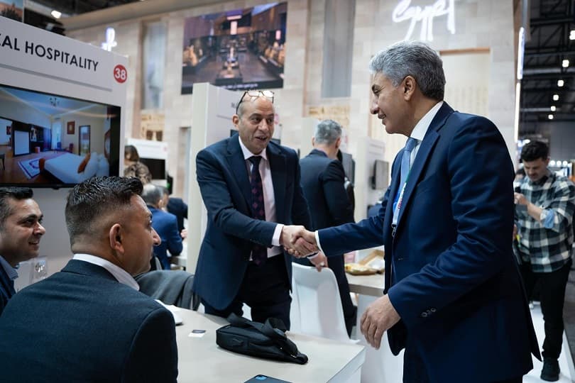 وزير السياحة والآثار يلتقي بالمشاركين في الجناح المصري بمعرض الفيتور 2025 بأسبانيا.. بالتفاصيل
