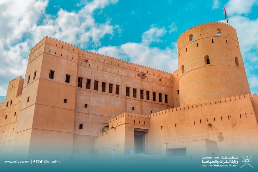 وكالة فيتش تتوقع استقبال سلطنة عمان 3.5 مليون سائح خلال 2023 بزيادة 20.8%