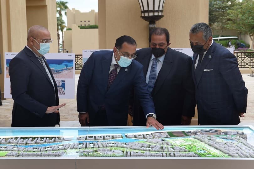مدبولي يستعرض مع المستثمرين السياحيين مخطط إقامة فنادق عالمية بمدينة العلمين الجديدة