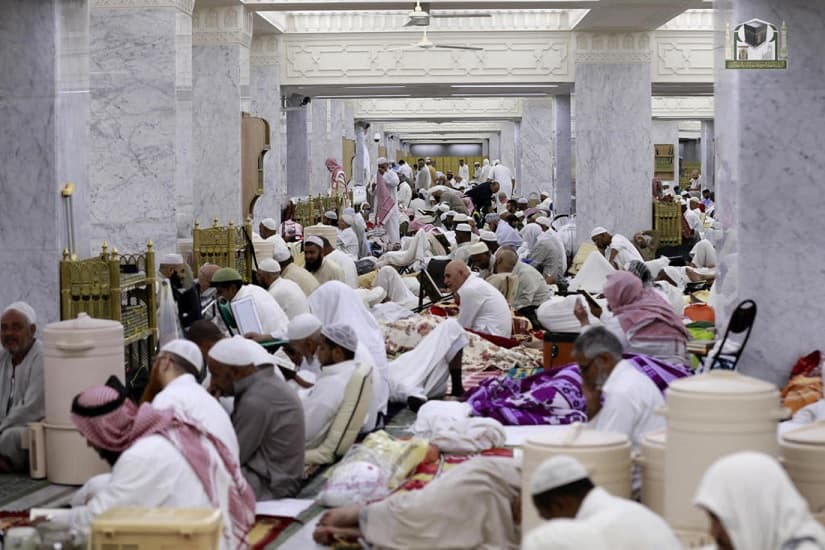 تعرف على شروط وخطوات التسجيل للاعتكاف في الحرمين الشريفين خلال رمضان 1446هـ