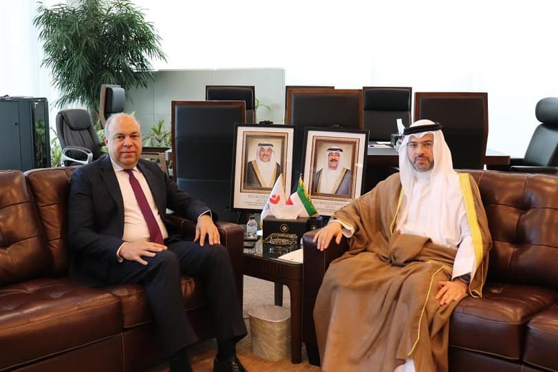 الحفني يبحث مع مدير عام الطيران المدني الكويتي تعزيز الشراكة في صناعة النقل الجوي