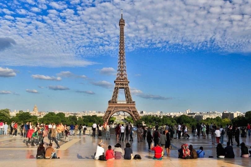 فرنسا تسجل 322 مليون ليلة سياحية من أبريل إلى سبتمبر 2022 بزيادة 2.4% عن 2019