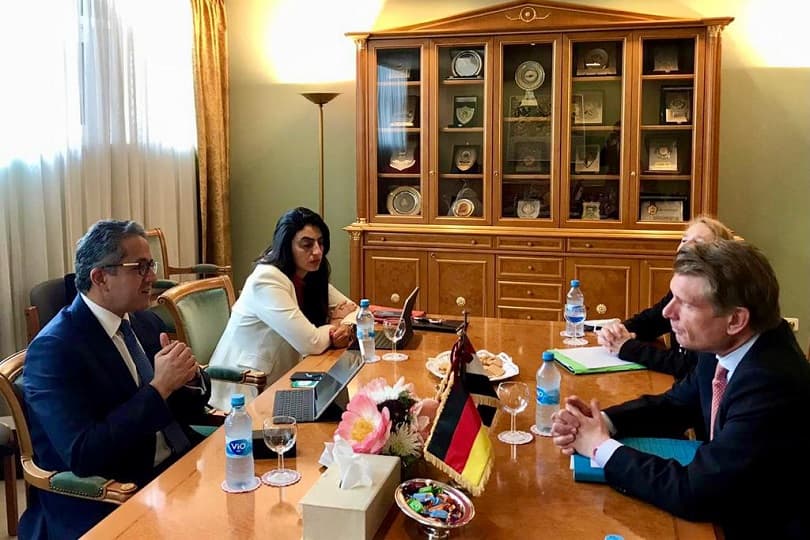 العناني يطالب الحكومة الألمانية إعادة النظر في تحذيرات السفر للمنتجعات السياحية المصرية