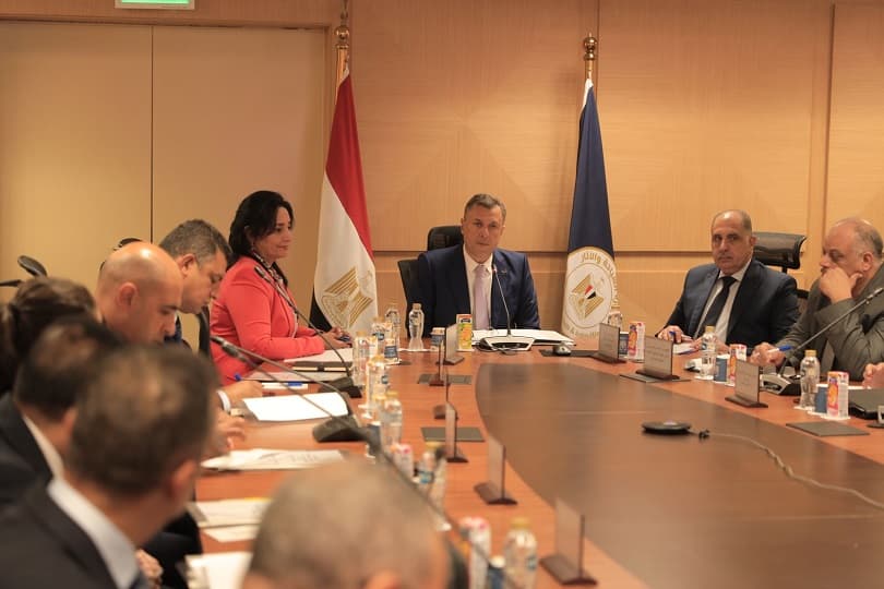 وزير السياحة يوجه غرفة الفنادق بإعداد دراسة لتطوير منتج السياحة النيلية