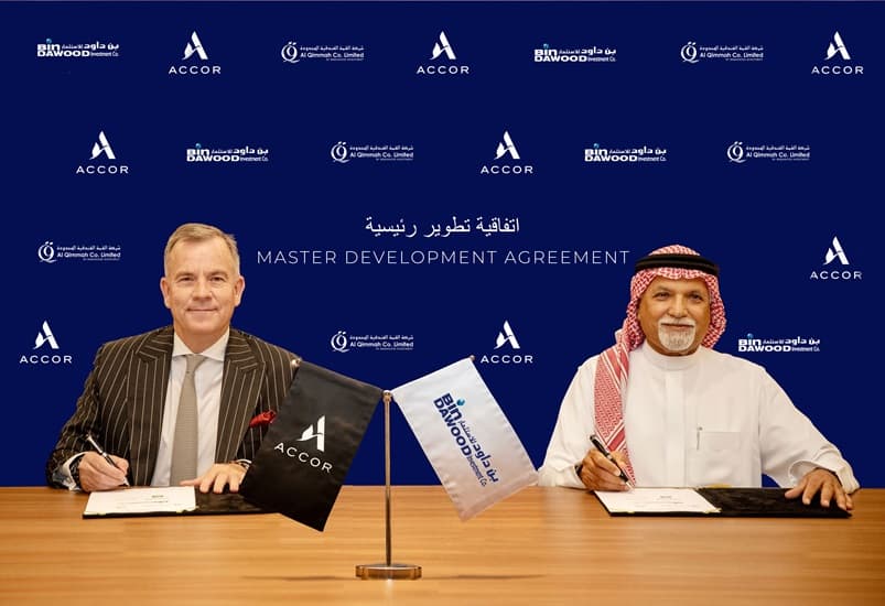 أكور و"القمة للضيافة" السعودية توقعان اتفاقية لتطوير 3000 غرفة فندقية في المملكة