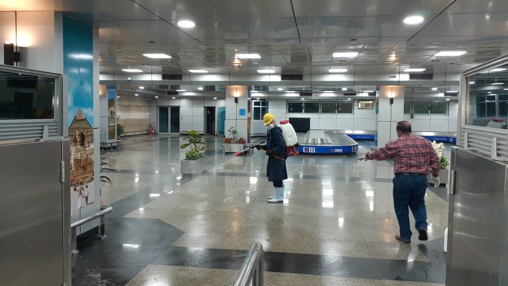 حملات تعقيم شاملة بالمطارات المصرية ومنشآت وزارة الطيران لمواجهة كورونا