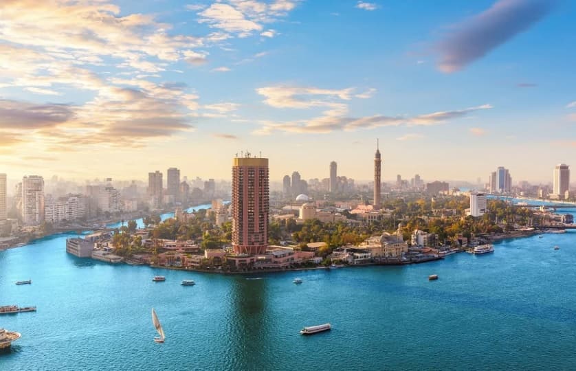 موقع Travel off Path الأمريكي يبرز أسباب زيادة إقبال السائحين على مصر خلال 2023