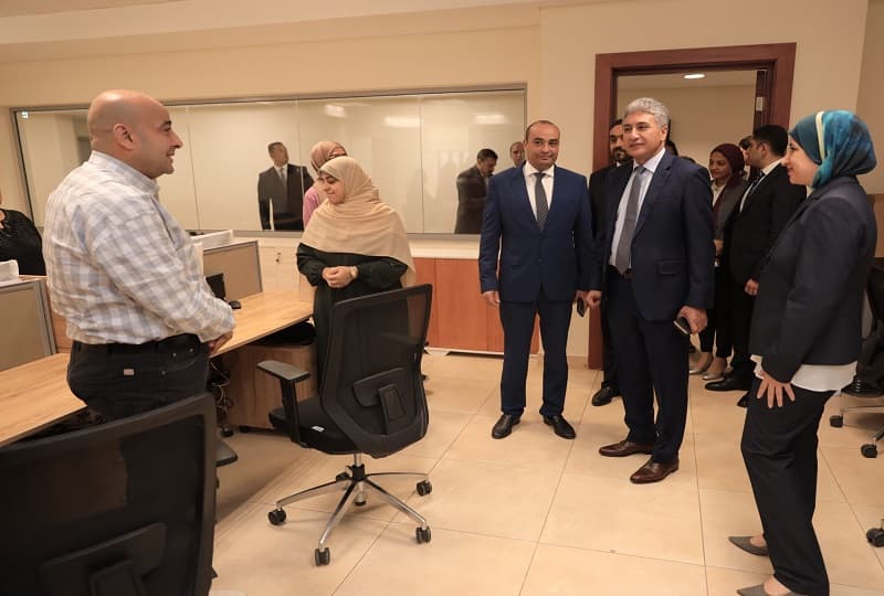 وزير السياحة والآثار في جولة للتعرف على الموظفين والعاملين بالإدارات والهيئات التابعة للوزارة