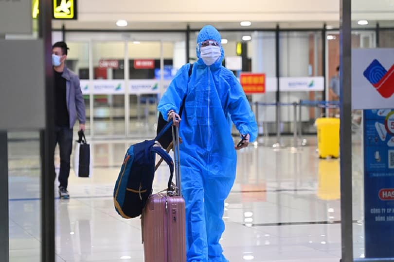 العاصمة الفيتنامية هانوي تقرر السماح للوافدين المطعمين بعزل أنفسهم 3 أيام عند الوصول