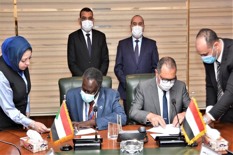 مصر للطيران والخطوط الجوية السودانية توقعان مذكرة تفاهم لتنشيط حركة السفر