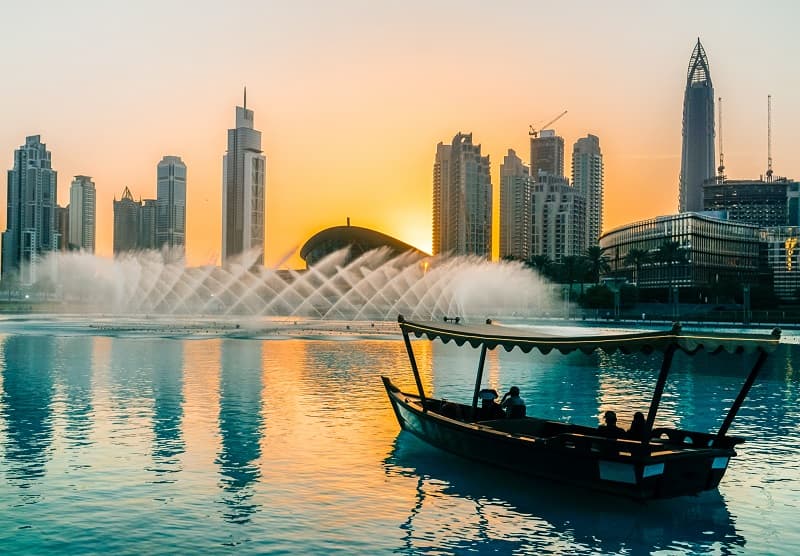 طيران الإمارات توفر إقامة فندقية مجانية للمسافرين إلى دبي وفق شروط محددة