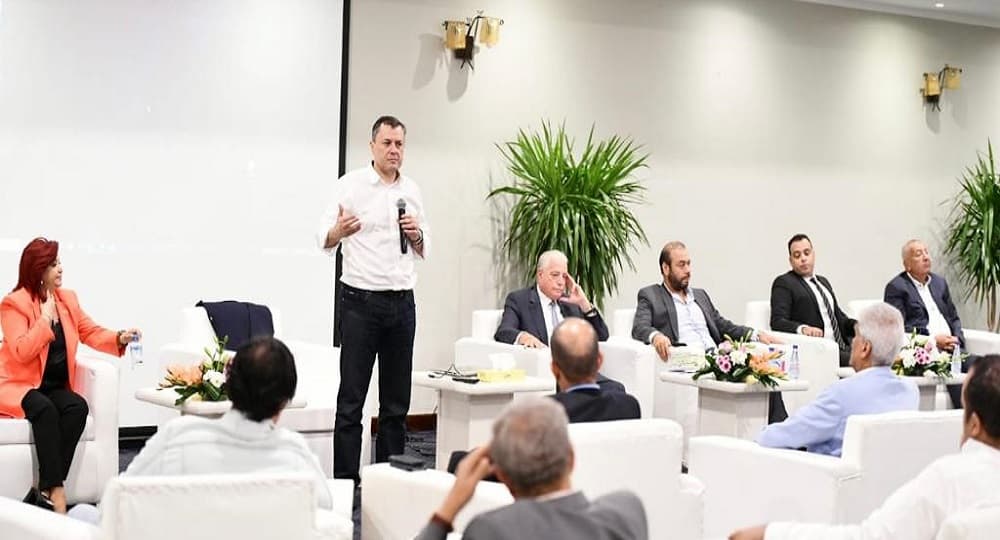 وزير السياحة ومحافظ جنوب سيناء يعقدان اجتماعا مع عدد من المستثمرين السياحيين بشرم الشيخ