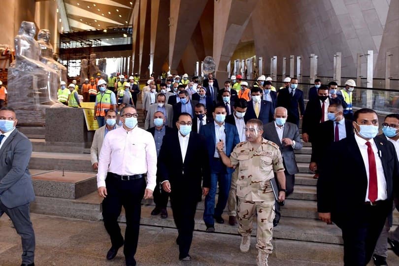 صور.. رئيس الوزراء يتفقد المتحف المصري الكبير.. ويؤكد للعاملين أن الرئيس السيسي يتابع المشروع شخصيا