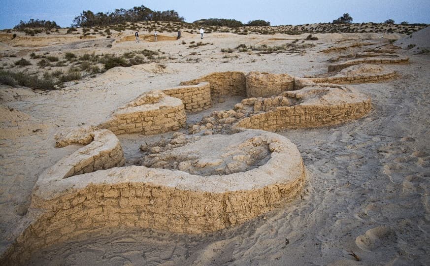 الآثار: اكتشاف قلعة عسكرية جديدة من عصر الدولة الحديثة على طريق حورس الحربي بسيناء