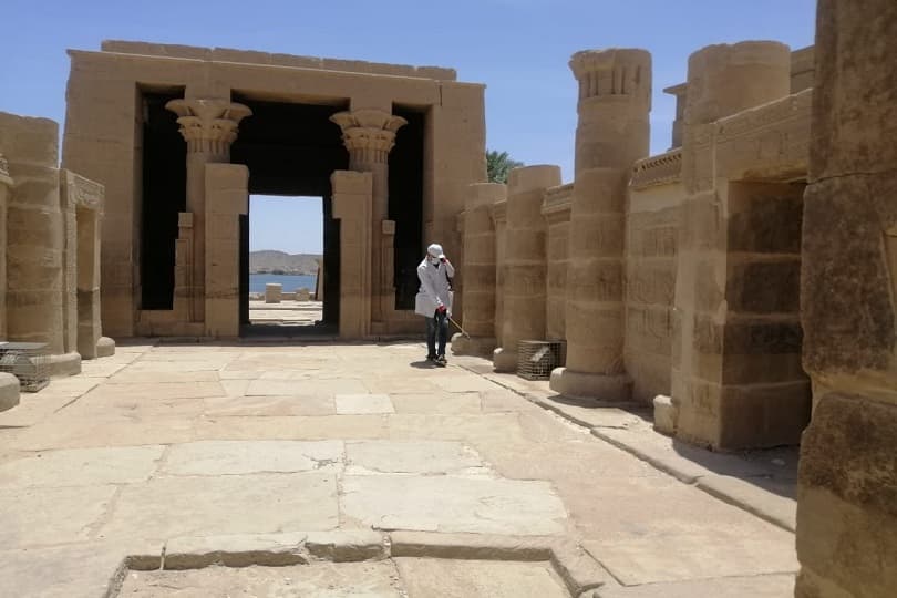 وزارة السياحة والآثار تتابع إجراءات تعقيم وتطهير المتاحف والمناطق الأثرية
