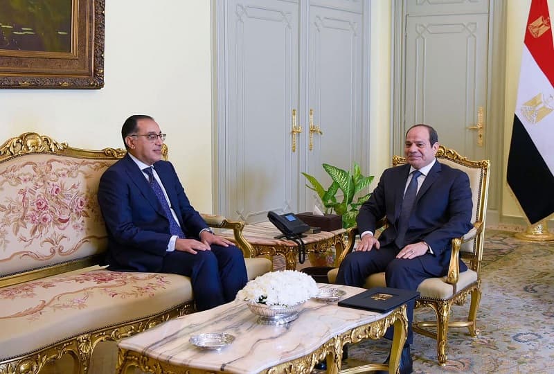 الرئيس السيسي يكلف مدبولي بتشكيل حكومة جديدة بعد تقدم استقالتها