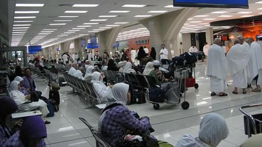 المواد المحظورة عند العمرة تعلنها السعودية.. بينها أقلام الليزر والأدوية غير المسجلة