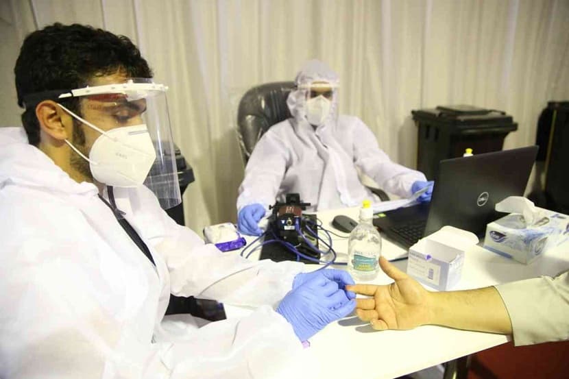 أبوظبي تطلق موقعا إلكترونيا لحجز مواعيد فحص كورونا في 3 دقائق للوافدين