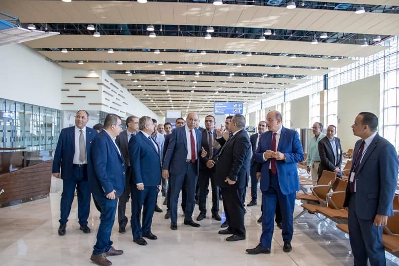 وزير الطيران يتفقد مطار برج العرب الدولي بالإسكندرية استعدادا لتشغيل مبنى الركاب الجديد