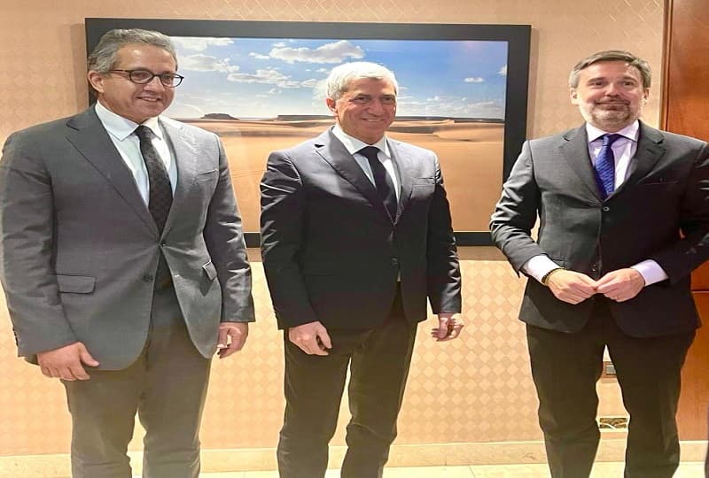 العناني يبحث مع السفير الإيطالي ورئيس اتحاد شركات السياحة الإيطالية زيادة الحركة الوافدة