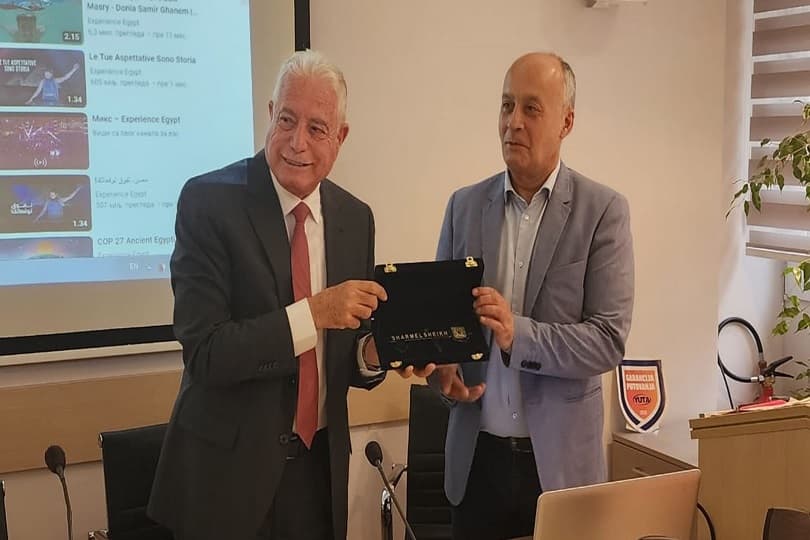 محافظ جنوب سيناء يبحث تسهيل حركة السياحة بين صربيا ومصر وخاصة شرم الشيخ