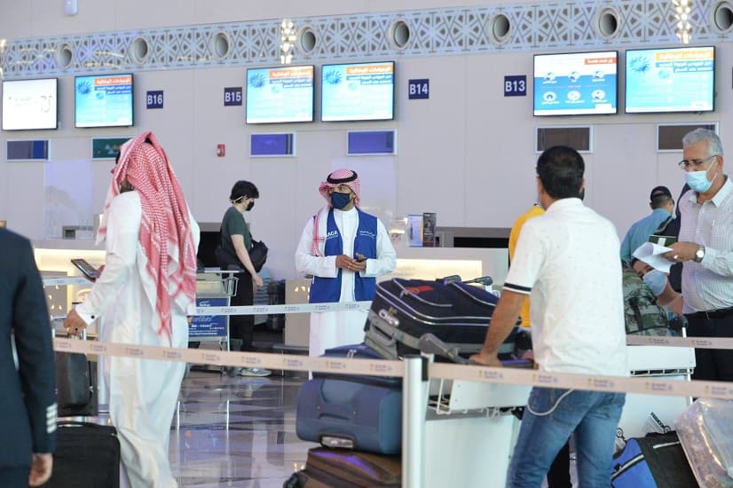 السعودية: 7 شروط للتسجيل على بوابة "مقيم" للأجانب القادمين الحاصلين على لقاح كورونا