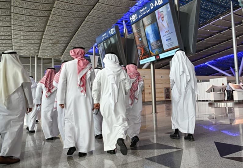 السعودية تعلق السفر والدخول للقادمين من 3 دول أفريقية بسبب إيبولا.. تفاصيل