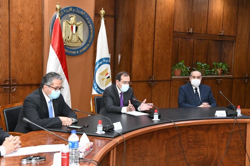 تخفيضات إضافية على سعر وقود الطيران في مبادرة من "البترول" لدعم السياحة والسفر