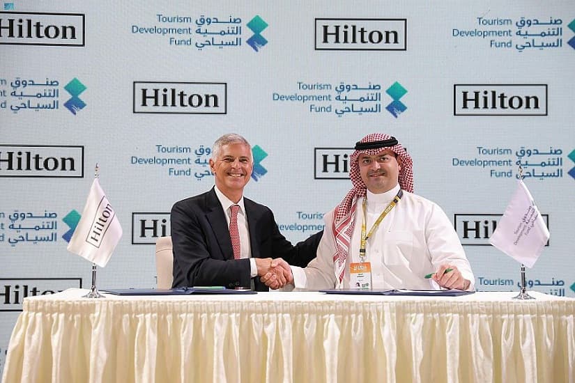"التنمية السياحي" السعودي يتفق مع هيلتون لتطوير وجهات سياحية.. بالقمة العالمية للسفر والسياحة