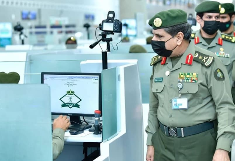 تعرف على مواعيد عمل الجوازات في السعودية خلال إجازة عيد الفطر 1447هـ