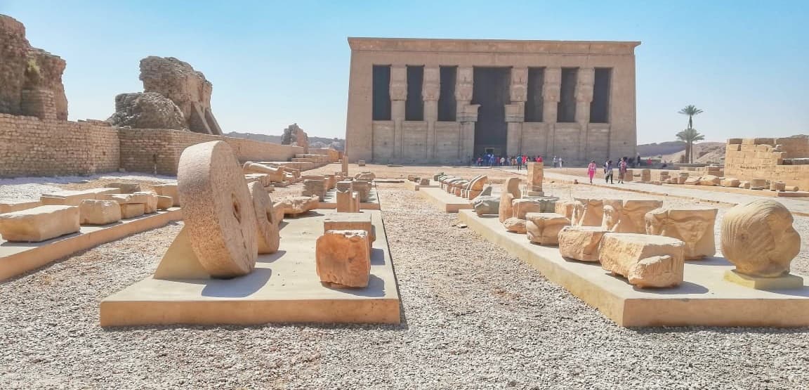 "السياحة والآثار": الانتهاء من المرحلة الثانية لترميم معبد دندرة في قنا.. بالصور