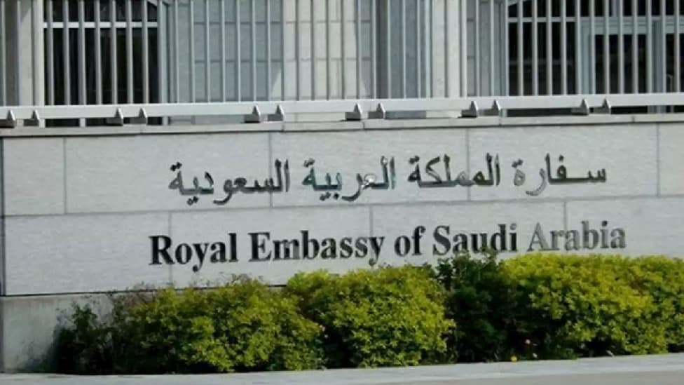 السعودية تمدد صلاحية الإقامات وتأشيرات الخروج والعودة للمقيمين والزيارة 30 يوما مجانا