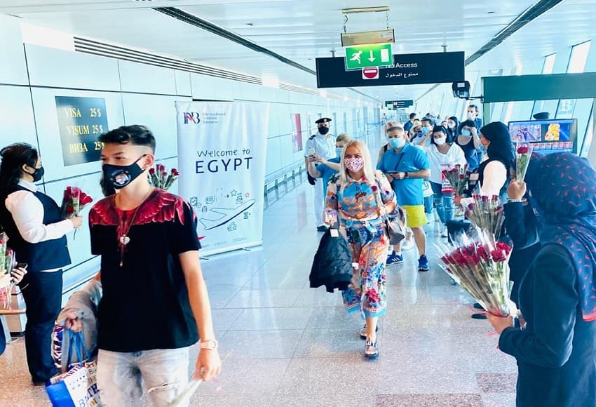 "إيربوخاريست" تصل برحلتها الأولى مطار الغردقة معلنة عودة السياحة الرومانية