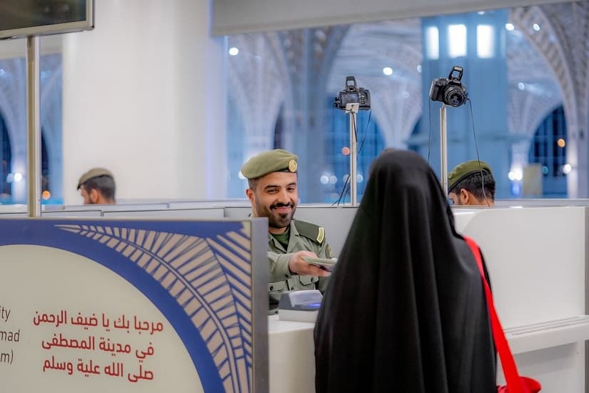 مطار الأمير محمد بن عبد العزيز بالمدينة المنورة يستقبل أولى رحلات العمرة لموسم 1445هـ