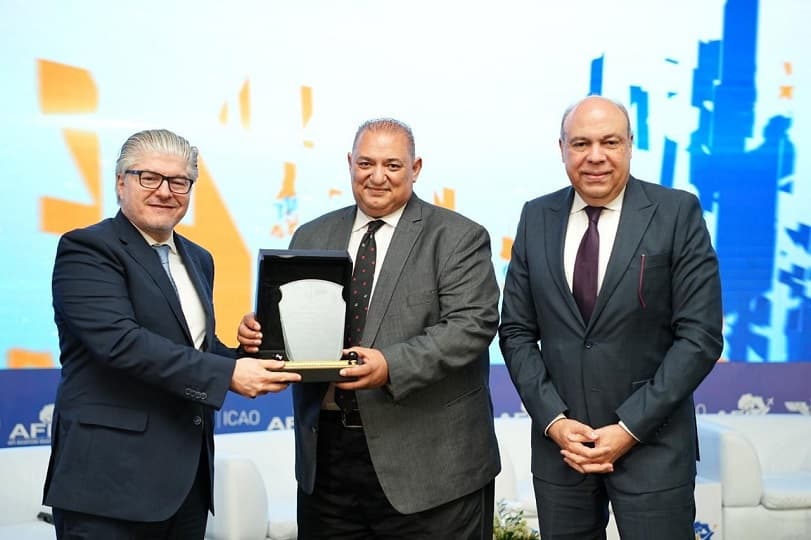 وزير الطيران يكرم محمد رحمة لتوليه منصب المدير  الإقليمي لمنظمة الإيكاو بالشرق الأوسط