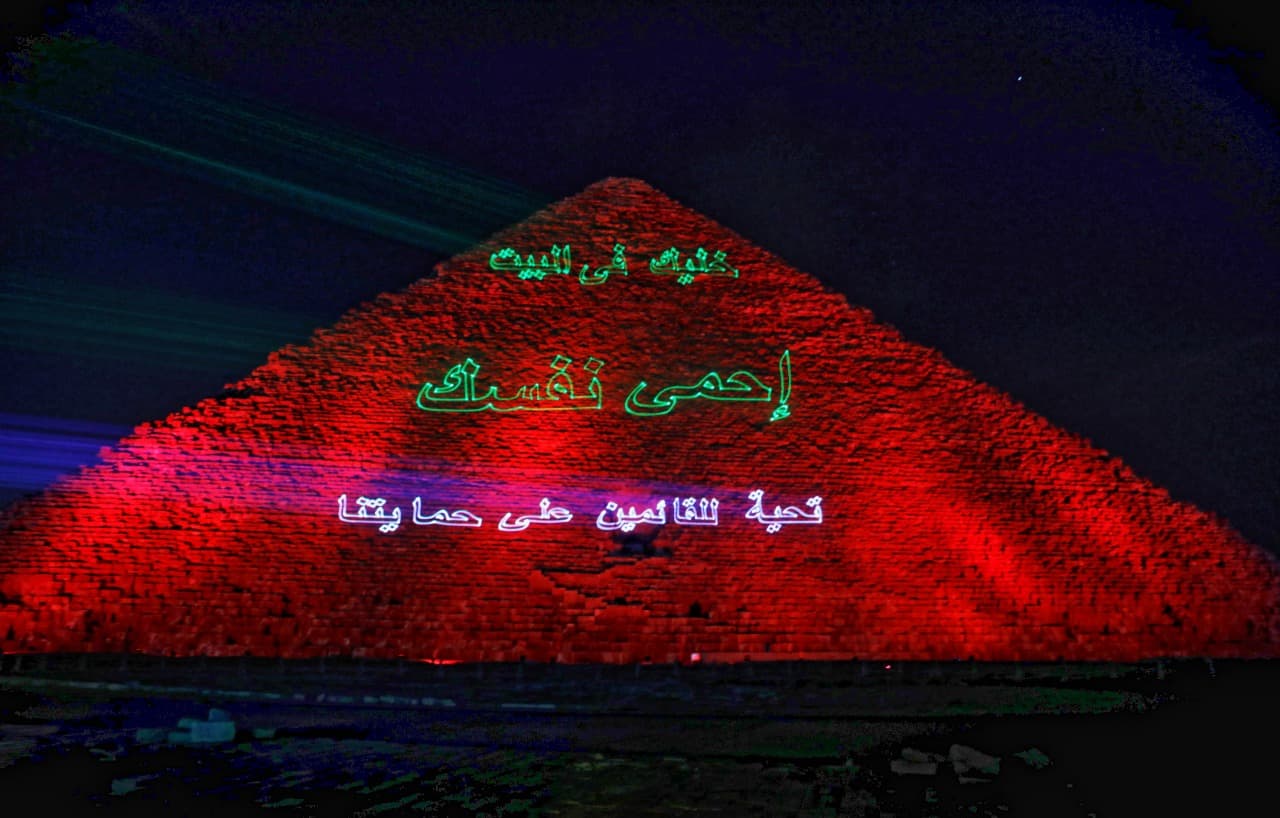 رسالة للعالم من هرم خوفو الأكبر في ظل انتشار فيروس كورونا