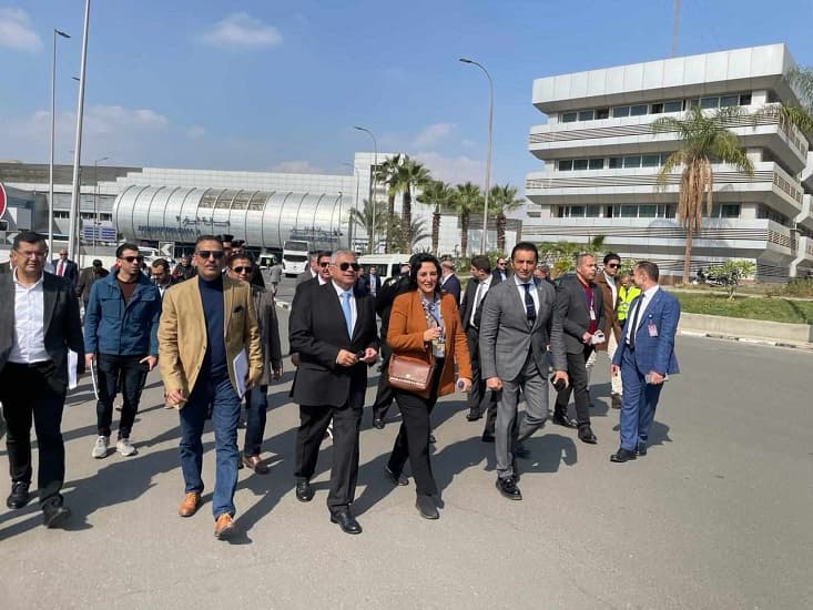 جولة تفقدية لنائبي وزيري الطيران والسياحة بمطار القاهرة الدولي لتقييم تجربة السائحين