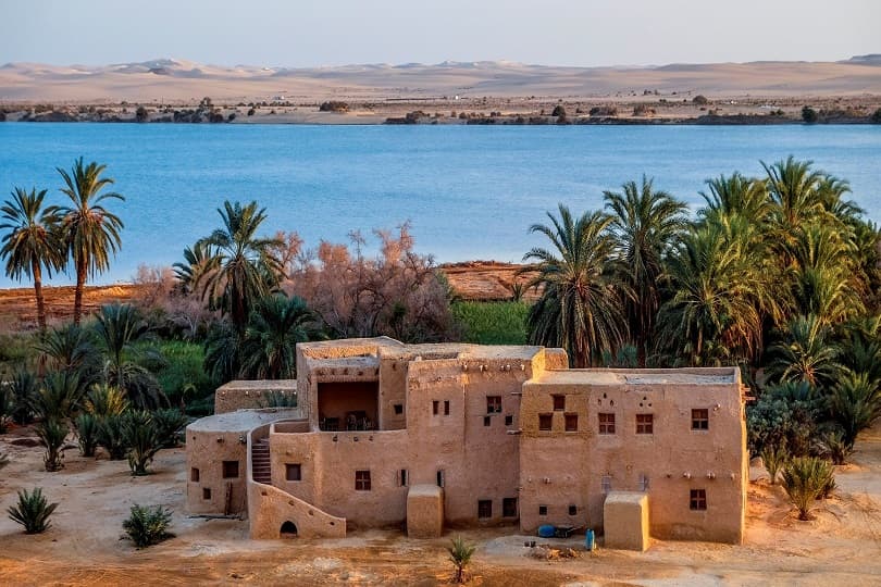 البيئة تطلق برنامجين لرفع كفاءة الفنادق والنزل البيئية ودعم السياحة في واحة سيوة