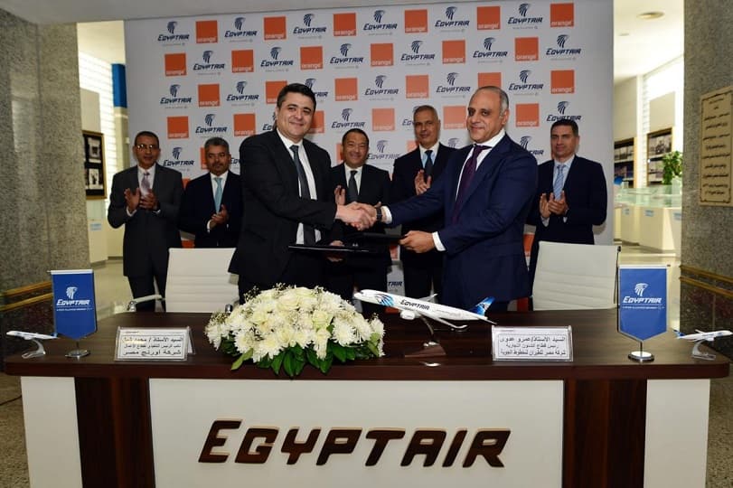 مصر للطيران وأورنج تتعاقدان على دمج خدمات السفر والاتصالات.. بالتفاصيل