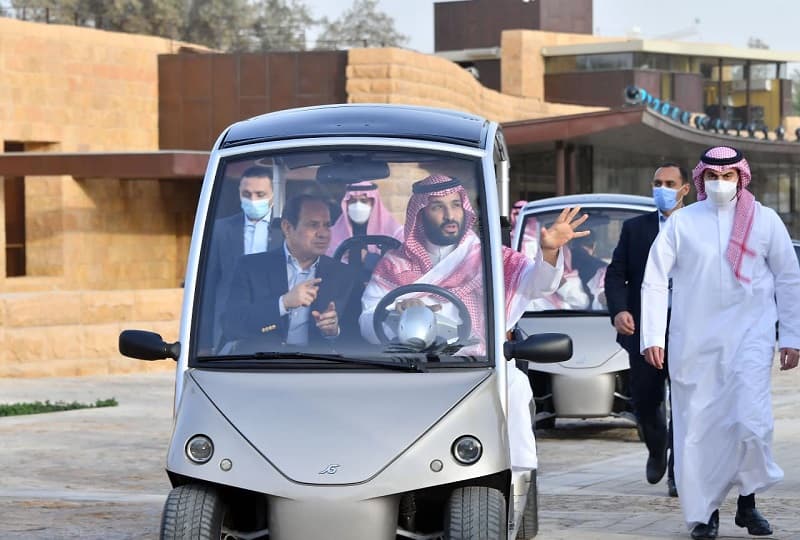 محمد بن سلمان في جولة مع الرئيس السيسي بحي الطريف التراثي في الرياض.. صور