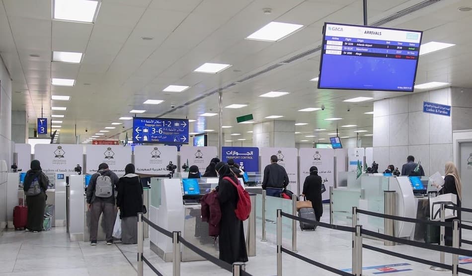 السعودية تفتح حدودها لمواطني الخليج والأجانب بدءا من غد الثلاثاء بشروط