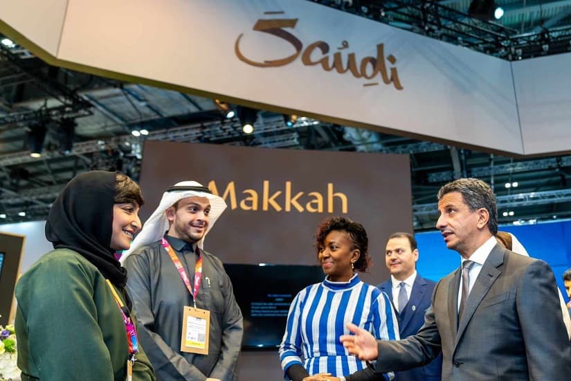 وزير السياحة السعودي يفتتح جناح المملكة في معرض WTM 2023 السياحي في لندن.. بالصور