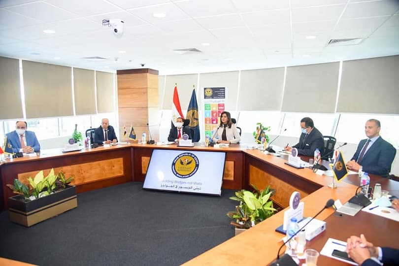 إدراج أسر المصريين العاملين والشباب الدارسين بالخارج ضمن المستفيدين من وثيقة التأمين