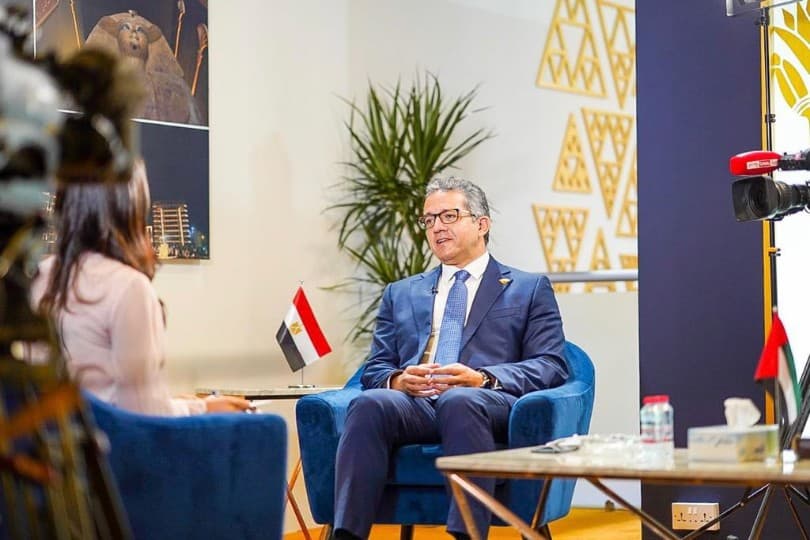 العناني يستعرض لوسائل الإعلام العالمية بملتقى دبي للسفر جهود مصر لعودة السياحة