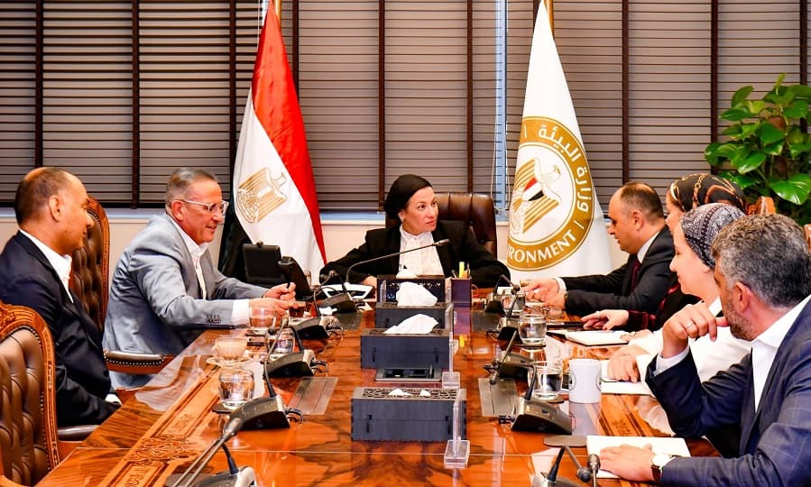 وزيرة البيئة تبحث مع "الغرف السياحية" دعم الاستثمار في السياحة البيئية بالبحر الأحمر وجنوب سيناء